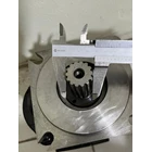 Pompa Hidrolik Gear Pump PN 7049219007 untuk Alat Berat Forklift dan Mesin Industri 1